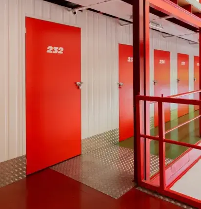 Alquiler de trasteros cerca de Donostia/San Sebastián, en Lezo. Nos adaptamos a tus necesidades: seguridad, flexibilidad y confianza a tu medida.